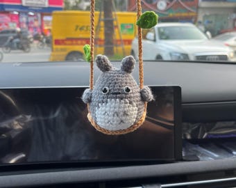 Adorno de coche Totoro de ganchillo hecho a mano, divertido colgador para espejo retrovisor, regalos únicos