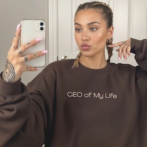 Sweat à capuche « PDG de ma vie » – Cadeau minimaliste et inspirant – Tenue d’entrepreneuse – Vêtements pour fondatrices – Graphisme motivant