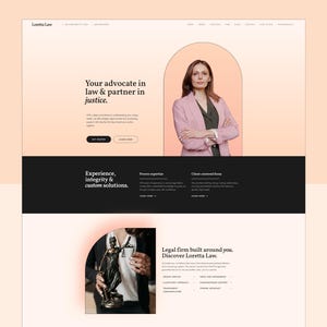 Könnte beinhalten: Eine Website-Startseite für eine Anwaltskanzlei namens Loretta Law. Die Website zeigt ein Foto einer Frau im rosa Anzug, Text mit der Aufschrift "Ihr Anwalt im Recht und Partner in der Gerechtigkeit." und "Erfahrung, Integrität und maßgeschneiderte Lösungen." sowie ein Foto einer Justitia-Statue.