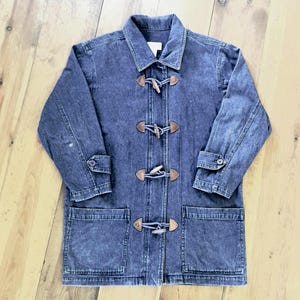 Vintage 90-tals denimduffelcoat, blå jeansjacka med knäppning för kvinnor, brandmansjacka med jobbinteriör, retro överdimensionerad denimparkas med boho-mönster / Storlek S-M