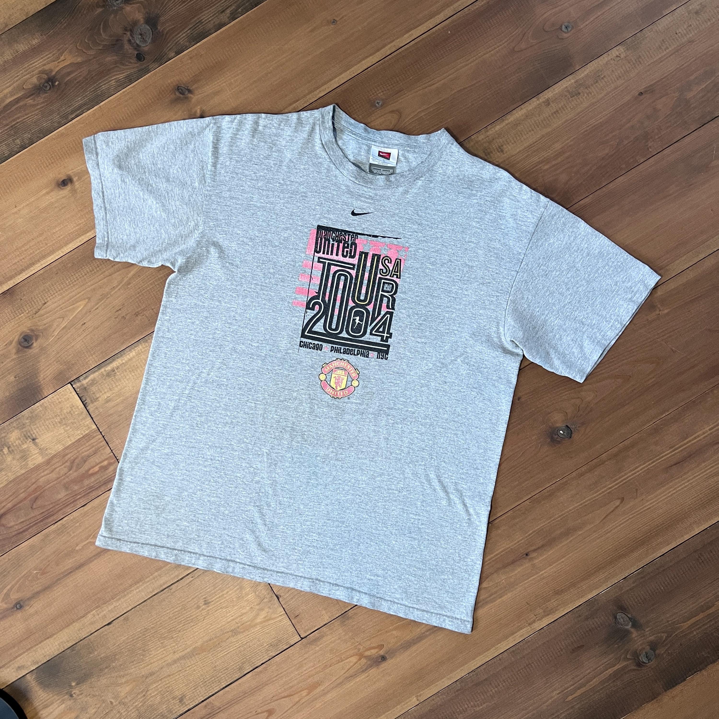 Nike Manchester United 2004 Vintage Grey Graphic Soccer T-shirt