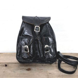 Small vintage y2k 90' genuine leather backpack with adjustable straps