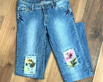 Low-rise flared jeans with vintage floral embroidery patch Y2K boho style