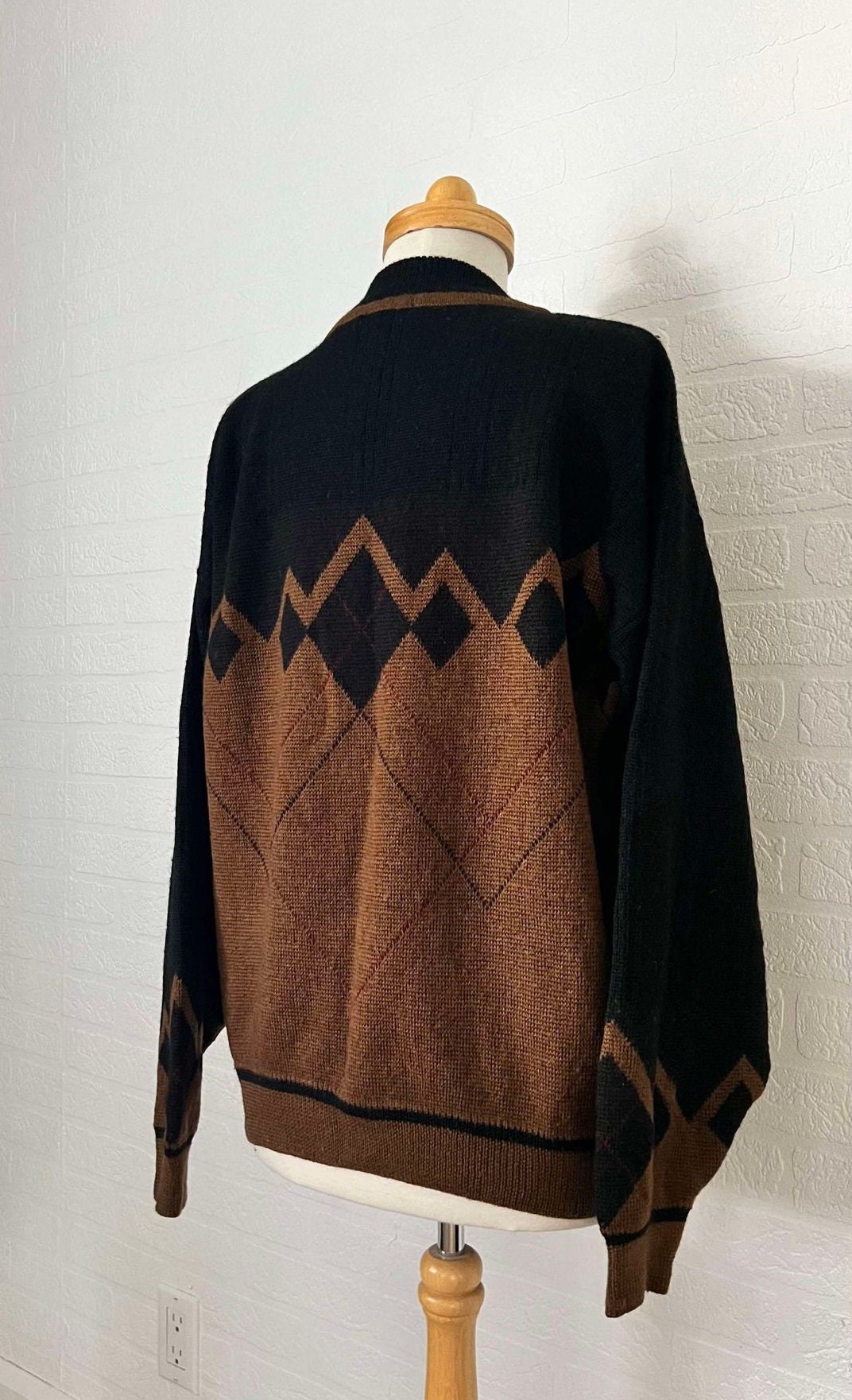Pull Vintage Cacharel En Laine D'agneau – Taille M, Couleur Rouge, Col Rond, Occasion Très Bon état