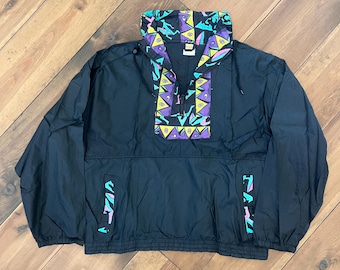 Cortavientos anorak negro estilo años 80 con coloridos estampados geométricos / Talla grande