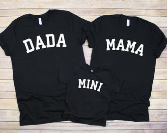 Camisetas o monos familiares a juego / Camisetas mini de mamá papá / Anuncio de mamá papá y bebé
