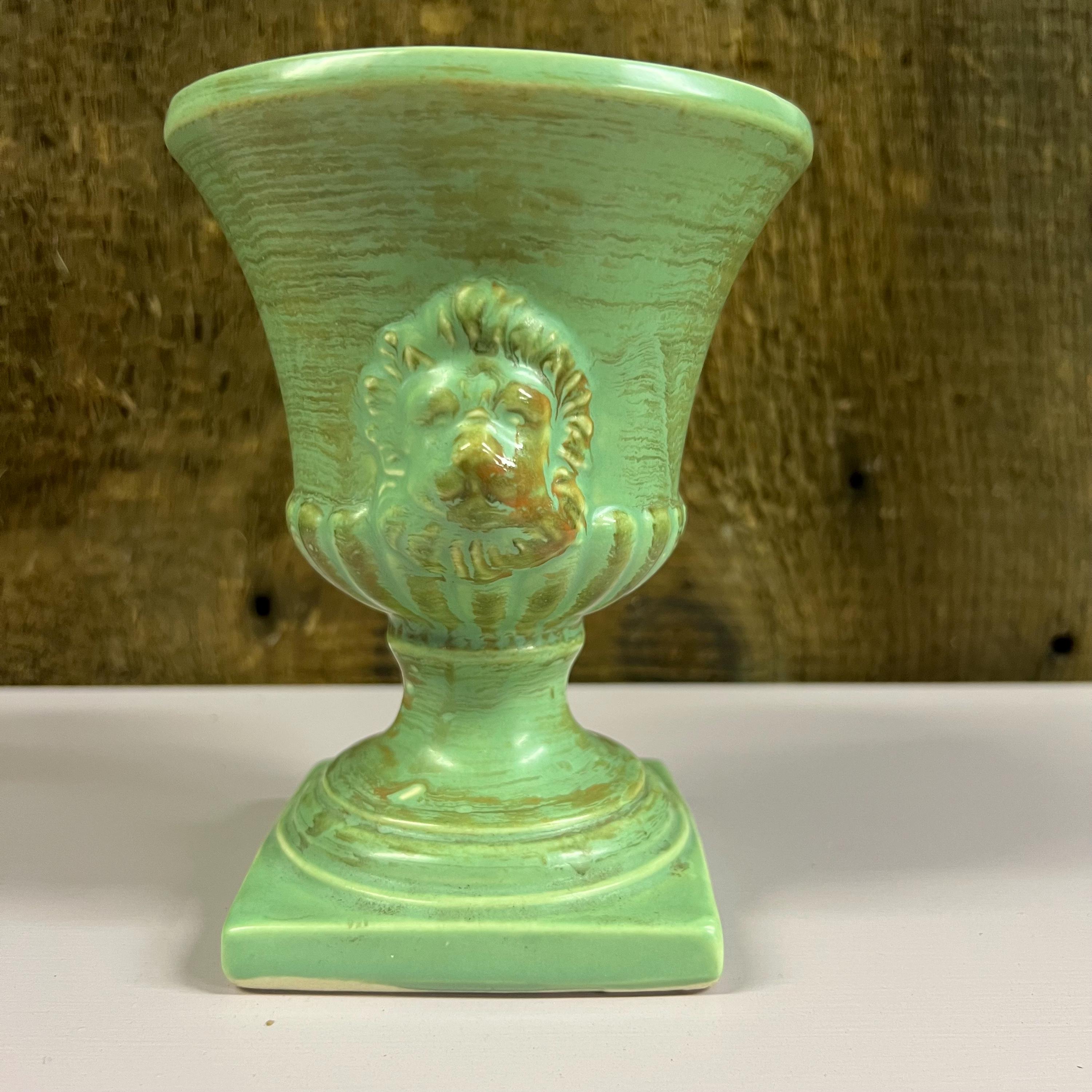 Leo Vase
