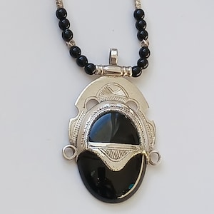 Tuareg necklace in chiseled silver and agate stone - Traditional Tuareg jewelry, handmade