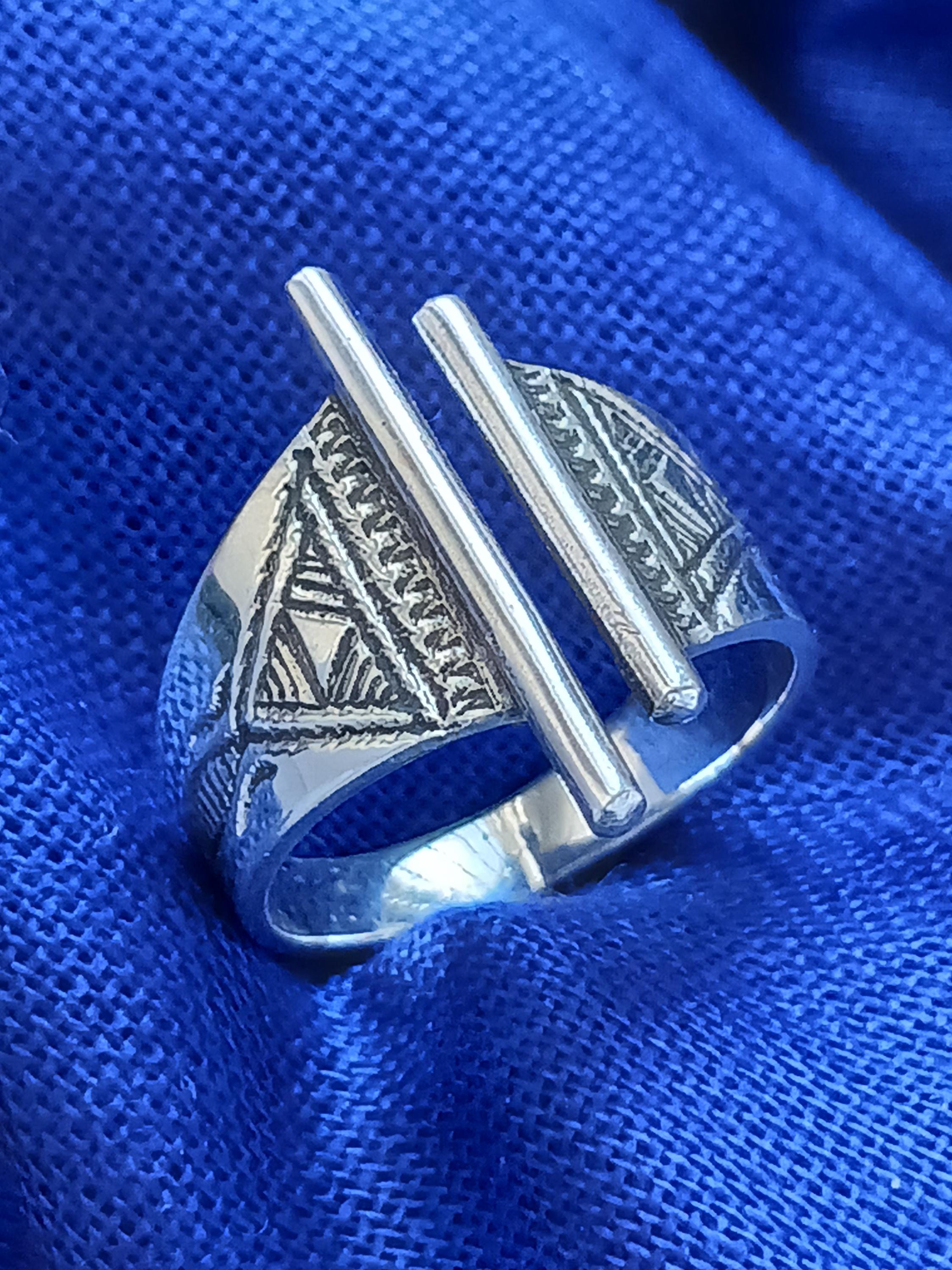 トゥアレグ族のリング（純銀製） - 伝統的なジュエリー、ハンドメイド