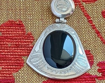 Traditionelle afrikanische Halskette, handgefertigter Schmuck