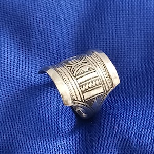 Tuareg ring in solid silver - handmade - unisex ring - Size FR 60