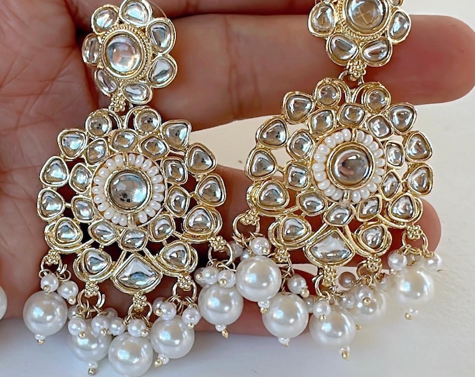 Gold Kundan Tikka w/Earring Set//Indian Bridal Maang Tikka Set/ Indian jewelry/jewelry/Bridesmaid Gifts/Kundnan jewelry set