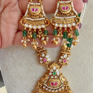 Traditionelle Uncut Polki Kundan grüne Meenakari Handarbeit Braut Halskette / indische Hochzeit Schmuck / Kundan Polki Tempel lange Halskette Set