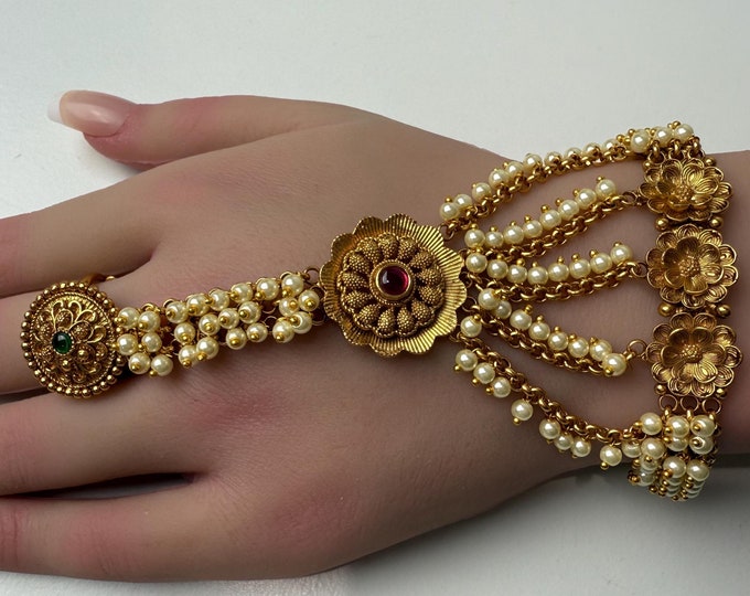 Gold  plated pearl  Hath Paan single /hand harness/Indian Jewelry/Hand Jewelry/Haath phool/Hand Chain Bracelet for Her