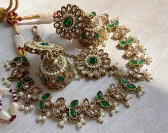 Set antico di collana Polki Kundan verde con orecchini e tikka / Collana da sposa / Gioielli indiani / Gioielli da sposa / Alia