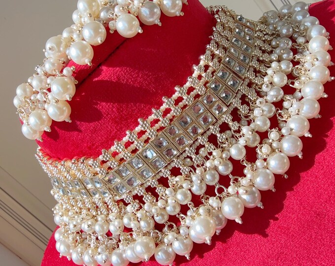White Pearl Kundan Necklace Set with chandbali tikka /Kundan Choker/bridal necklace/Indian wedding jewelry/Bridal necklace set/