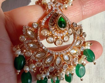 Versátil novia Sabyasachi inspirado Kundan Green Maang Tikka/Moissanite diamante Maang Tikka Junto al accesorio de cabeza real / nupcial