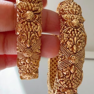 Traditional Gold Plated Bangles Set Of 2/Indian Bangles/Antique gold Kada/Kundan bridal bangles set/Gold Kada/Gold Look like Bangle
