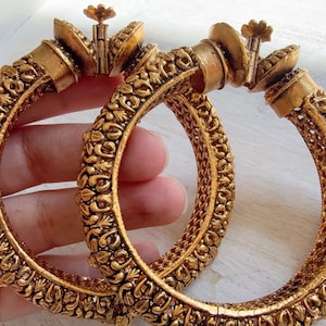Traditional Gold Plated Bangles Set of 2 | Indian Bangles | Antique Gold Kada | Kundan Bridal Bangles | Gold Look-Alike Bangle