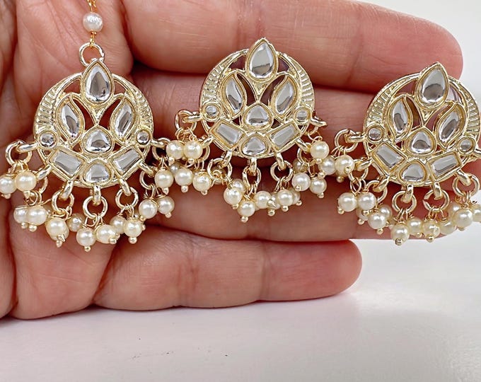 Petite gold Kundan Tikka w/Earring Set/Kids tikka earrings set/ Indian jewelry/jewelry/Girls Maang Tikka  set/Costume jewelry
