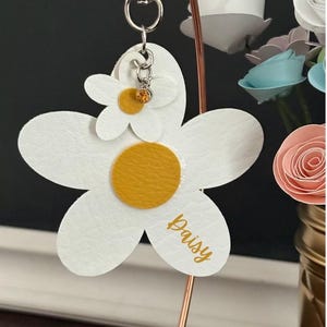 Personalized Handcrafted Leather Daisy Key Chain Purse Bag Charm | Choice of Colors | Purse Zipper Pull