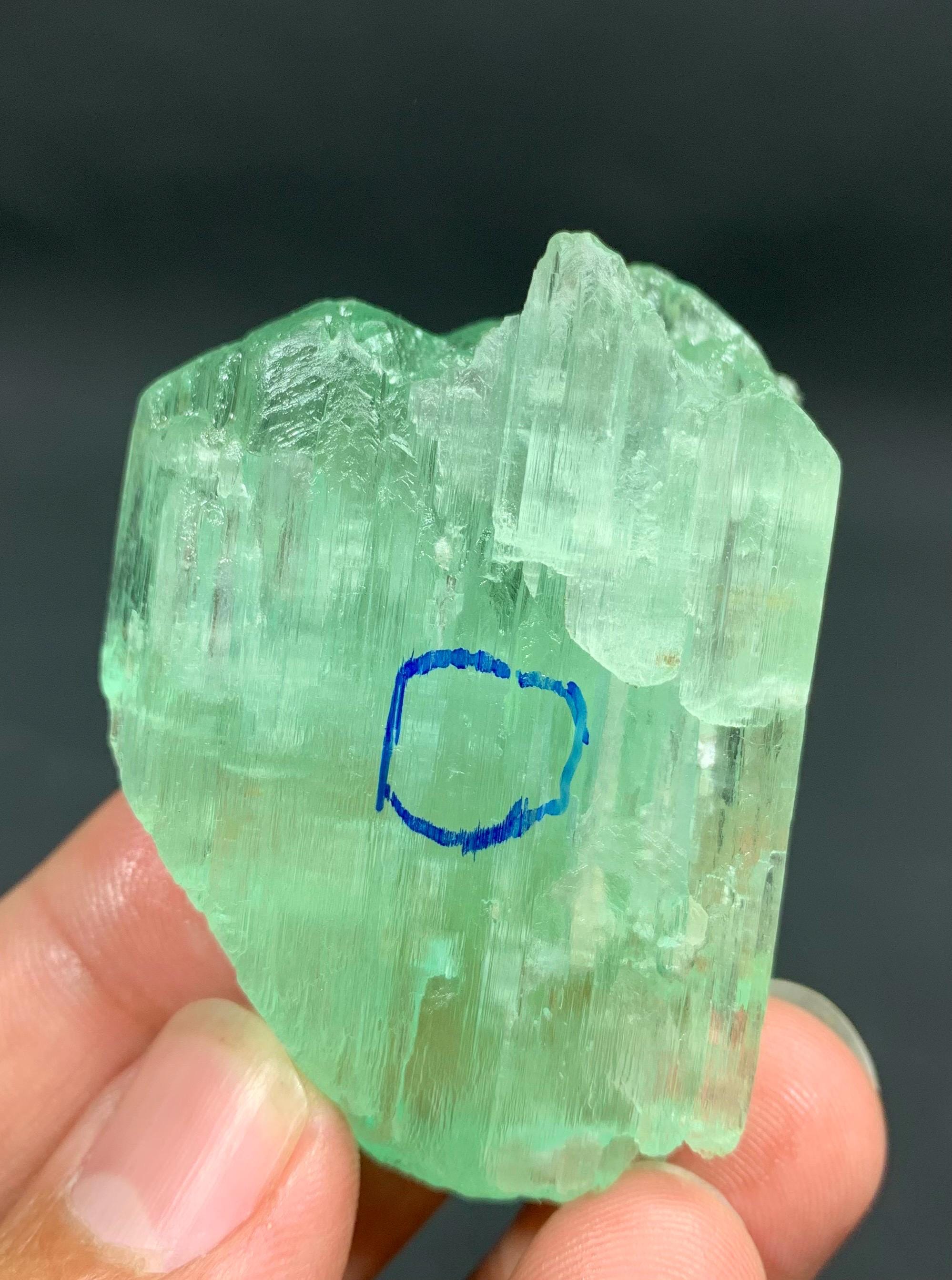 エンハイドロヒデナイトクンツァイトクリスタル（動く泡付き