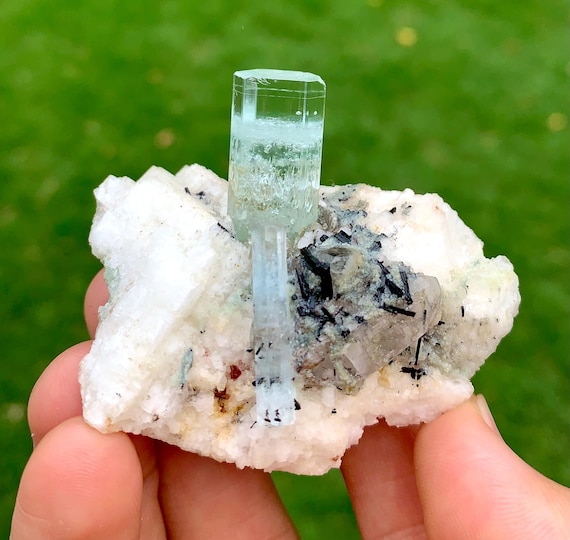 ガーネット　天然石　宝石　パキスタン産　パワーストーン ガーネットについて｜パワーストーン 誕生石 天然石