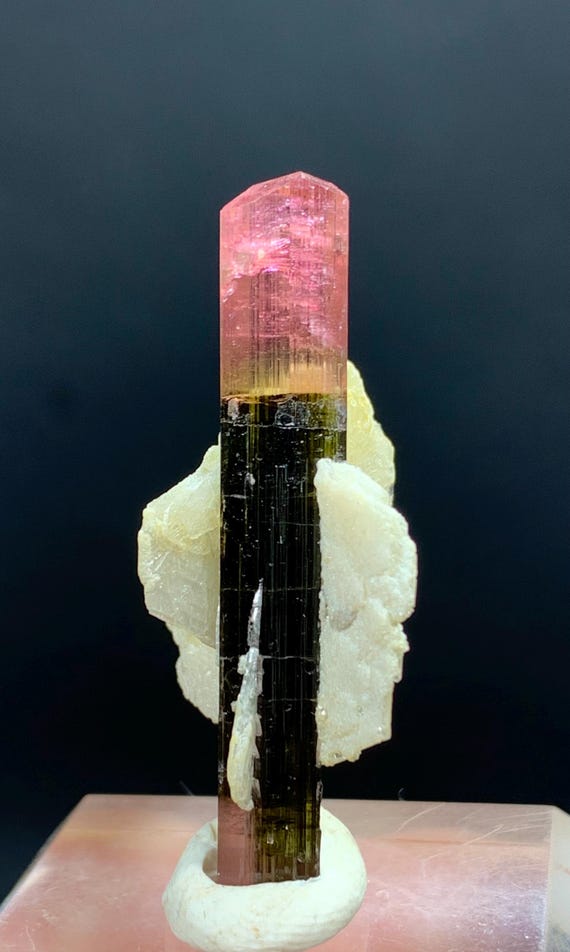 パキスタン、スカルドゥ産、アルバイト入り、両終端トルマリン結晶。19