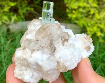 パキスタン産、スモーキークォーツと白雲母入りスカイブルーアクア