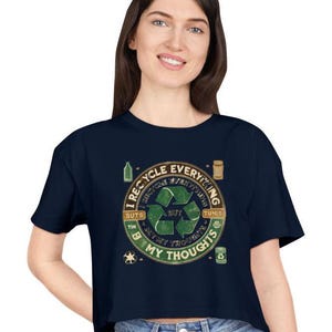 Camiseta corta para mujer para uso informal.