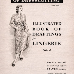 Pode incluir: Capa de livro vintage intitulada "The Haslam System of Dresscutting". A capa apresenta uma ilustração de uma mulher com um vestido floral. O texto inclui "Illustrated Book of Draftings for Lingerie No. 2."