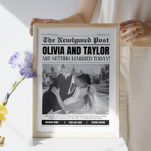 K&ouml;nnte beinhalten: Eine Schwarzwei&szlig;-Ank&uuml;ndigung im Zeitungs-Stil mit der &Uuml;berschrift "The Newlywed Post" und dem Text "Olivia und Taylor heiraten heute!" Die Ank&uuml;ndigung enth&auml;lt ein Foto des Paares, das sich k&uuml;sst.