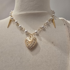 golden locket necklace