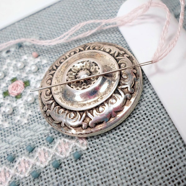 Antique Silver Needle Minder Beaded Needle Magnet Round Cross Stitch Hardanger Needlepoint Magnet DIY Crafts Needle Keeper