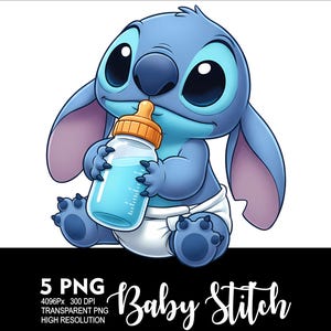 以下が含まれることがあります： ベビー・スティッチのデジタルイラスト。青い宇宙人のキャラクターが哺乳瓶を持っています。おむつをしていて、大きな黒い目と大きな耳をしています。画像には「Baby Stitch」と「5 PNG」という文字が含まれています。