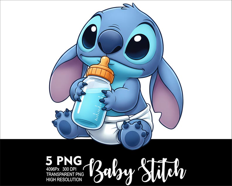 以下が含まれることがあります： ベビー・スティッチのデジタルイラスト。青い宇宙人のキャラクターが哺乳瓶を持っています。おむつをしていて、大きな黒い目と大きな耳をしています。画像には「Baby Stitch」と「5 PNG」という文字が含まれています。