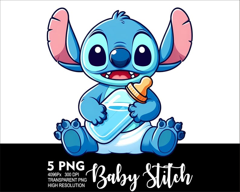 以下が含まれることがあります： ベビー・スティッチの漫画イラスト。青いエイリアンキャラクターが哺乳瓶を持っています。スティッチは白いおむつ、大きな耳、大きな目で座っています。画像には、筆記体で「Baby Stitch」というテキストが含まれています。