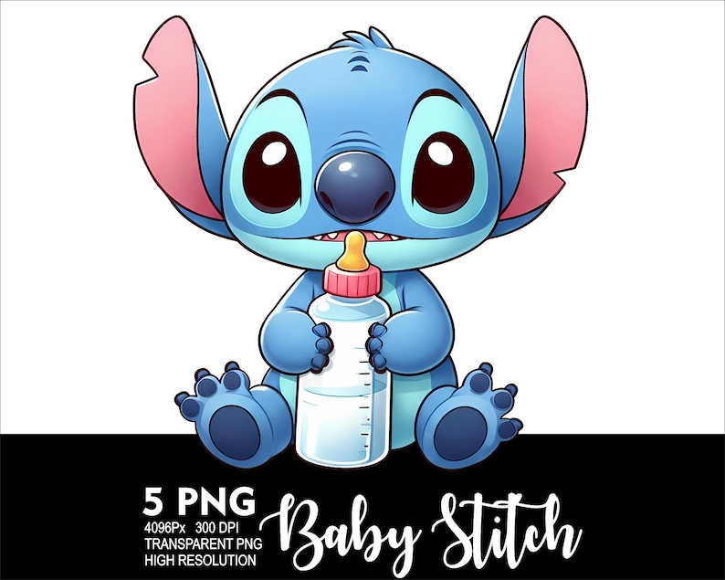 以下が含まれることがあります： ベビー・スティッチの漫画イラスト。青い宇宙人のキャラクターが哺乳瓶を持っています。スティッチは大きな黒い目、ピンクの耳、青い鼻をしています。画像には、筆記体で「Baby Stitch」というテキストが含まれています。
