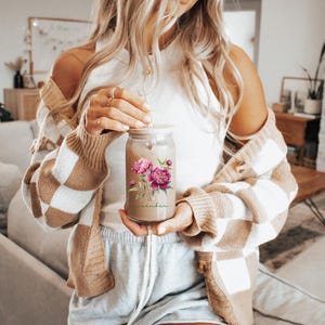 November Birth Flower Tumbler: Tempered Glass Iced Coffee Cup with Bamboo Lid