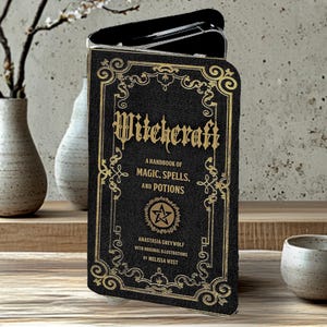 Funda para teléfono con tapa tipo billetera con diseño de libro de brujería, bruja Wicca, hechicera y mística para iPhone 15, 14, 13, 12, 11, X, XS, Pro Max y Samsung Galaxy 24, 23