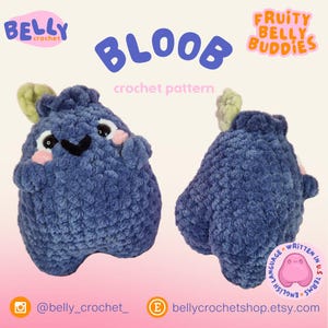 Puede incluir: Un patrón de crochet para un bloob azul, un personaje lindo y amigable con una hoja verde en la cabeza. El patrón se llama "Fruity Belly Buddies" y está escrito en términos estadounidenses.