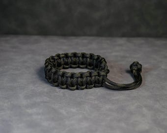 Paracord bracelet, survival bracelet, adjustable paracord bracelet, handmade cord wristband, sliding knot bracelet, minimalist paracord gift