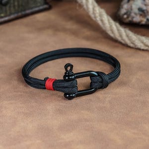 Unique Paracord Bracelet with Black D Shackle, Boho Surfer Style Bracelet, Minimalist Buckle, Custom Unisex Jewelry, Gift for Him and Her