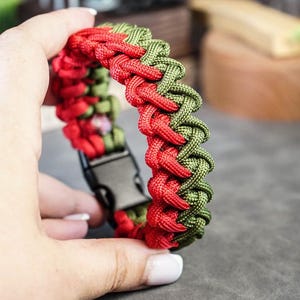 Paracord Bracelet, Handmade Wristband, Braided Rope Bracelet, Outdoor Jewelry, Plastic Buckle, Two Tone Accessory, Red Green Bracelet