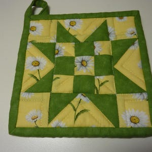 Daisy 9 Patch Star Pot Holder