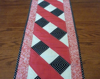 Red Swirls Lattice Table Runner