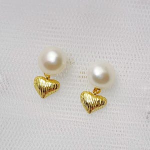 Natural Pearl Gold Heart Dangle Earrings, Pearl Gold Heart Drop Earrings, Dainty Gold Heart Charm Earrings, Pearl Earrings Gold