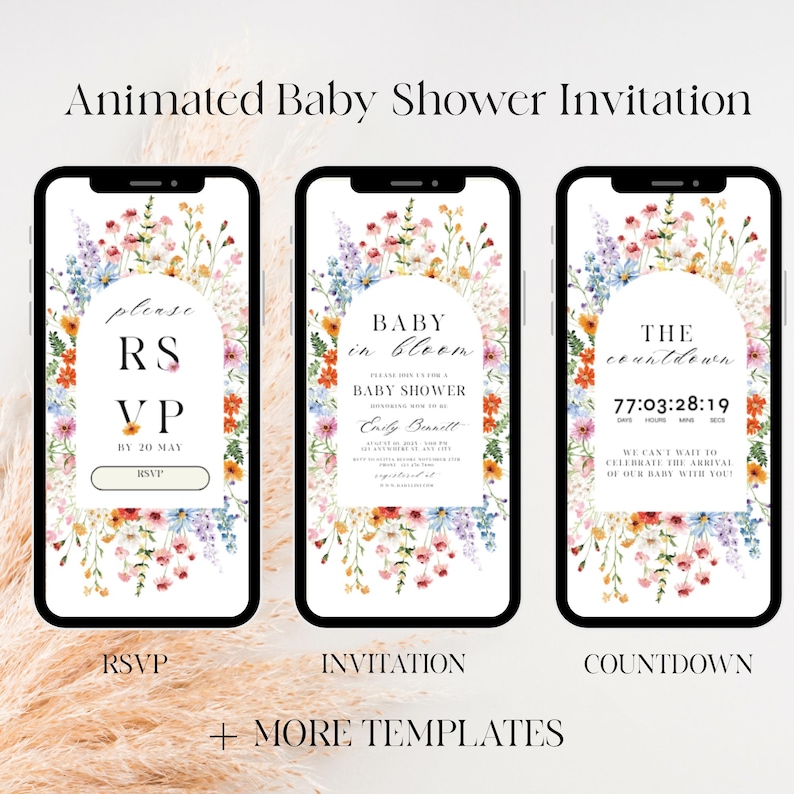 Pu&ograve; includere: Tre schermi di smartphone che mostrano inviti animati per baby shower. I design presentano composizioni floreali in una variet&agrave; di colori, tra cui arancione, rosa e blu. Il testo include "RSVP", "Baby in Bloom" e un timer per il conto alla rovescia.