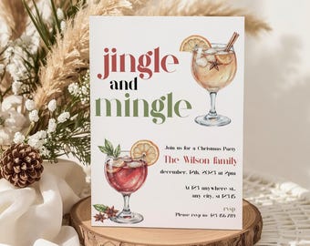Könnte beinhalten: Eine weiße Einladungskarte mit den Worten "jingle and mingle" in Rot und Grün. Sie zeigt Aquarellillustrationen von Cocktails mit Orangenscheiben und Zimtstangen, ideal für eine Weihnachtsfeier. Die Einladung enthält Party-Details.