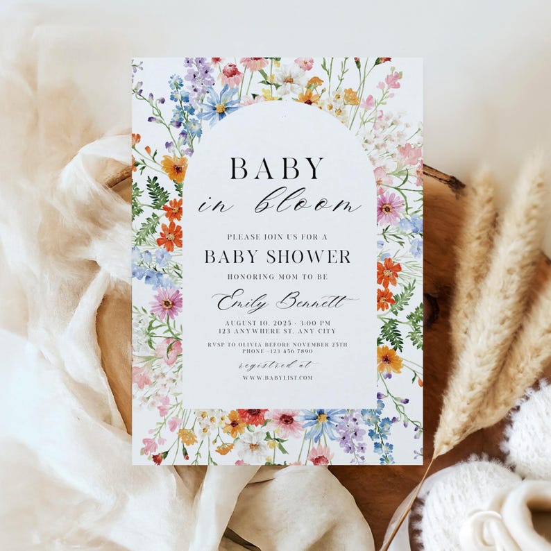 編集可能なBaby In Bloom招待状テンプレート、Baby In Bloomベビーシャワー招待状、ワイルドフラワーテーマのベビーシャワー、Canvaテンプレート 画像 1